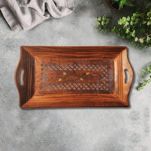 ถาดไม้อะคาเซียทรงกลมขนาดใหญ่สำหรับเสิร์ฟอาหารเช้าพร้อมที่จับโลหะที่ออกแบบมาสำหรับเสิร์ฟอาหาร - Product Image 1