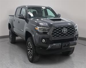 Toyota Tundra DC Limited 3.5P 4X4 2022 Usada en Buen Estado, Caja de Cambios Automática, Asientos de Cuero Gris - Product Image 3