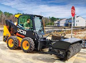 Chargeuse compacte JCB 215T de bonne qualité, moteur diesel, roulement robuste, machine de construction compacte, haute efficacité - Product Image 2
