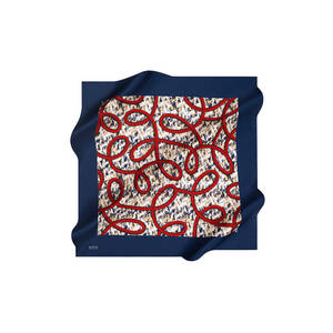 Écharpe longue en soie 100% bleu marine, imprimée par un créateur, pour les occasions spéciales - Product Image 1