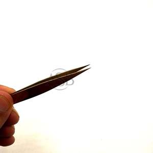 Pince à épiler à pointe pointue dorée Sourcils avec impression de logo personnalisé Pince à épiler en acier inoxydable pour façonner les sourcils Service OEM - Product Image 2