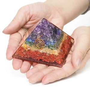 Meilleure qualité 7 Chakra Orgone pyramide d'énergie Orgonite en vrac pour la Protection EMF Pierre semi-précieuse Artisanat Feng Shui Styles d'amour - Product Image 2