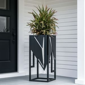 Eleve la decoración de su jardín con nuestra gran maceta de metal negro Diseño versátil Garden Party & Wedding Decor Planter DE LA India - Product Image 4