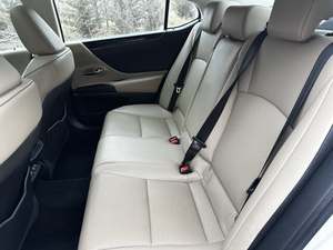 MÁS VENDIDO EN 2019: LE-X-US E-S 350 FWD, TRANSMISIÓN AUTOMÁTICA, MOTOR V6, ASIENTOS DE CUERO - Product Image 2