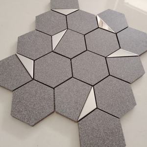Azulejo en EveryCorner 73mm Hexágono Plata PVD Azulejo de mosaico de cerámica Mate para aplicaciones interiores Paredes de baño y áreas de Ducha - Product Image 2