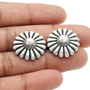 Vente en gros de boucles d'oreilles de créateur en argent sterling massif 925 pour femmes bijoux de bohème élégants avec pierre précieuse turquoise blanche - Product Image 1