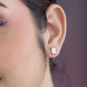 Boucles d'oreilles clous en diamant de laboratoire taille radiant de luxe en gros, certifiées IGI, plaquées or 18 carats, bijoux pour femmes pour fêtes et occasions spéciales - Product Image 1