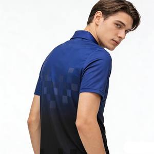 Polo léger à manches courtes de haute qualité, imprimé dégradé pixelisé, anti-humidité, idéal pour les activités de plein air et le quotidien. - Product Image 5