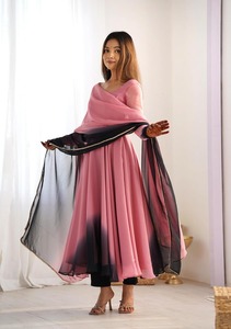 ชุด anarkali กำมะหยี่ขนยาวใส่ได้ทุกวันมี Gota patti Work และ dupatta พรมแดนสำหรับผู้หญิงหรูหราใส่สบาย - Product Image 3