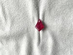 Pierre de tourmaline rubellite rose naturelle de 6,10 carats, taille en forme de cerf-volant, haute qualité pour la fabrication de bijoux fins, pierre précieuse - Product Image 2
