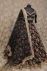 Alta demanda Lehenga Choli indio con Dupatta pesado para boda y uso de brida disponible a precios al por mayor de La India - Product Image 3