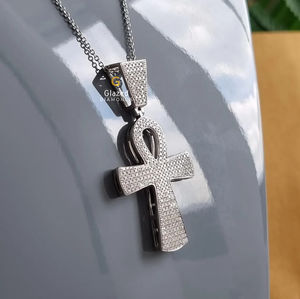 Colgante de Cruz de Jesús para amantes del hip hop hecho en oro blanco de 10kt con diamantes de moissanita de corte brillante redondo - Product Image 3