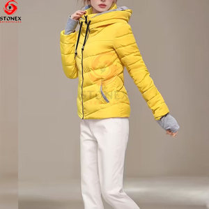 Dernier style Veste courte matelassée personnalisée pour femme 100% polyester Coupe ajustée Fermeture éclair à capuche Imperméable Séchage rapide Prix d'usine - Product Image 6