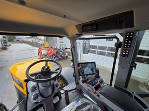 Tracteur à chenilles JCB FASTRAC 8330 210HP 2025 avec moteur et boîte de vitesses - Product Image 4