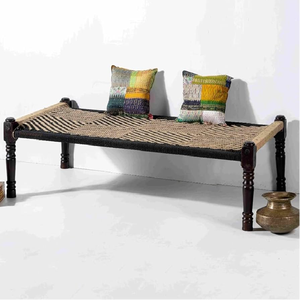 เก้าอี้ลายดาวสีน้ำเงินและสีแดงสดใส ขาไม้ขัดเงาสีเข้ม โซลูชั่นการนั่งที่เป็นเอกลักษณ์ ในราคาขายส่ง - Product Image 5