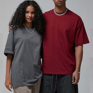 Nouveautés Ensembles de shorts et t-shirts unisexes Ensemble de shorts et de t-shirts oversize unis avec impression et logo personnalisés - Product Image 2