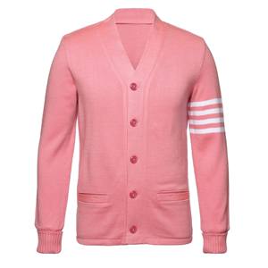 "Pull universitaire à la mode-doux, durable et parfait pour un usage quotidien et un look classique" - Product Image 1