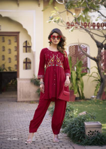 Vêtements de fête indiens et pakistanais Salwar Kameez imprimés en pure rayonne magnifiquement conçus - Product Image 5
