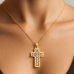 Elegante Colgante de Cruz Calada en Oro de 14k, Joyería Religiosa Ligera de Filigrana para Uso Diario, Colgantes Finos Especiales - Product Image 5
