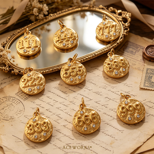 เครื่องรางเลขเทวดาแห่งสวรรค์ |   จี้สแตนเลสสตีลชุบทอง 18K PVD ประดับเพชร CZ ลายเลขนำโชค |   กันน้ำและป้องกันการเกิดคราบ - Product Image 2