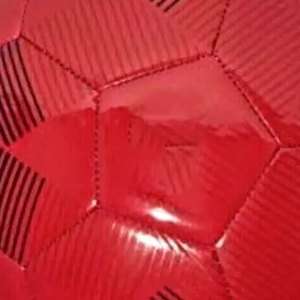Ballon de football en PU rouge de haute qualité, personnalisé, pour usage intérieur et extérieur, adapté à toutes les conditions météorologiques, pour matchs et entraînements, fabriqué au Pakistan - Product Image 6