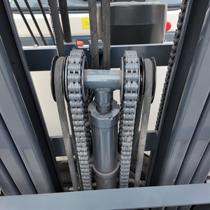 Внедорожный вилочный погрузчик на аккумуляторе для перемещения грузов на открытом воздухе, с пневматическими колесами, для использования на складе, грузоподъемность 2 тонны, с приподнятым шасси, высокая производительность - Product Image 3