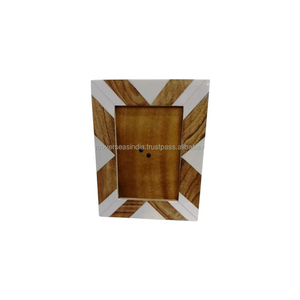Cadre photo en bois artisanal de qualité supérieure pour la décoration de la maison et du bureau Design intemporel et élégant à des prix abordables du fournisseur - Product Image 1