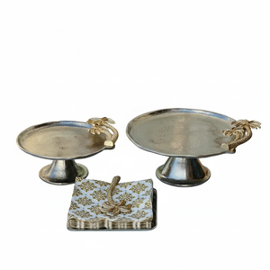 Moderno Soporte de Servicio de Lujo con Asa de Palmera Dorada, Construcción Metálica, Bandeja de Servicio y Caja para Servilletas para Cupcakes y Golosinas - Product Image 2