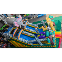 Structure gonflable combinée toboggan et château à rebondir sur le thème des animaux de la jungle, aire de jeux gonflable commerciale pour location de fêtes d'enfants