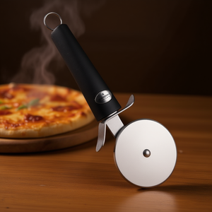 Cortador de Pizza Negro Ghidini Cipriano 1705 TWIST, Producto Destacado para un Uso Fácil, Herramientas para Pizza - Product Image 3