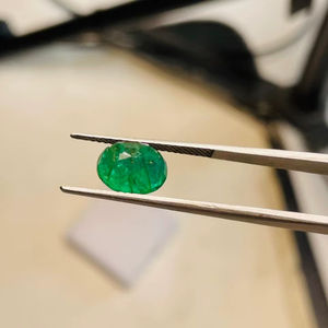 Esmeralda Natural de Zambia, Corte Ovalado, 2.84 Quilates, Piedra Preciosa de Buena Calidad, Lustre, Color Verde Agradable, Pulido Perfecto para Cualquier Joyería - Product Image 6