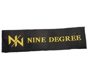 Étiquettes de vêtements personnalisées écologiques tissées, bord découpé au laser, en rouleau de tissu 100% polyester, couleurs personnalisées, pour col et autres emplacements - Product Image 1