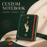 Carnet Mystique Personnalisé LABON, Couverture Rigide en Tissu Vert Forêt, Bordure Dorée, Motifs Flamme, Palmier, Iris Bleu, Étoiles, Corail, Ruban Bleu Marine