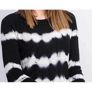 Maglione da Donna Crave Fame con Collo Tondo e Stampa Tie-Dye, Traspirante, Lavorato a Maglia, Invernale, Taglia XS, con Logo Stampato sul Davanti, Nero - Product Image 3