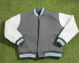 Chaqueta Universitaria Vintage Personalizable, 100% Lana, Reversible, Talla XS, Bordada, Botones de Mezclilla 3D, Servicio OEM Disponible - Product Image 3