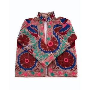 Chaqueta de Mujer con Bordado Suzani, Reversible, Acolchada, de Cuero, con Logotipo Personalizable, Estilo Varsity-Boho, Corta, para Otoño y Primavera - Product Image 4