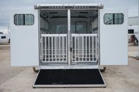 Remorque pour bétail, 8 enclos, remorque de transport de bétail en métal vert, remorque pour bétail avec porte arrière