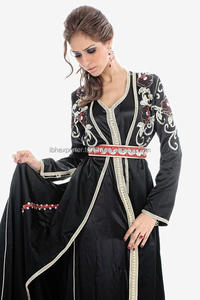 Caftan noir pour femmes omanaises avec dentelle et broderie avec ceinture rouge Usage quotidien - Product Image 2