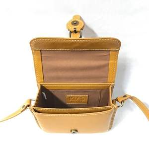 Cette charmante mini sacoche est un mélange parfait de style vintage et de fonctionnalité moderne Design intemporel et qualité artisanale - Product Image 4