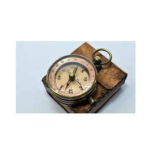 Brújula Aethalómetro de Latón Grabada Portátil, Única, de Bolsillo, para Emergencias, Regalo para Bautizos, Cumpleaños, Senderismo - Product Image 1