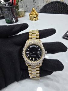 Reloj de Lujo con Movimiento Automático y Moissanita, Completamente Engastado con VVS, Estilo Bust, Esfera Negra Texturizada, Correa de Acero Inoxidable - Product Image 1