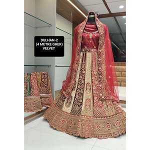 Conjunto clásico de Lehenga Choli de terciopelo de la mejor calidad adornado con lentejuelas y ropa festiva de trabajo con piedras para mujer disponible para la venta - Product Image 5