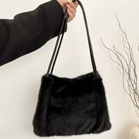 Nouveau sac à main élégant et tendance, sac en fourrure automne-hiver, sac fourre-tout en peluche de niche pour femme, printemps