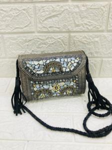 Bolso de mano hecho a mano con mosaico de Metal para mujer, monedero de noche nupcial con patrón de piedra exclusivo, Material de gamuza elegante hecho en India - Product Image 2