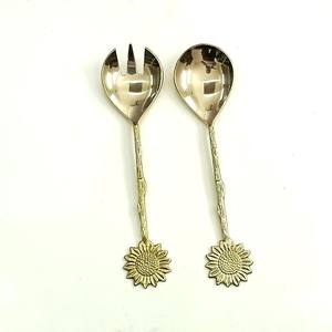 ชุดเสิร์ฟสลัดโลหะแบบแบนด้ามทานตะวันทำจากทองเหลืองสีทองหรูหราสำหรับผู้ซื้อจำนวนมาก - Product Image 1