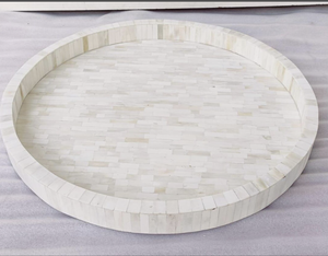 Plateau de service en résine et MDF de taille personnalisée avec incrustation d'os rond noir et blanc fait à la main avec perle décorative - Product Image 6