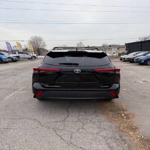 EXCELENTE ESTADO Toyota Highlander LE 2021 - Product Image 3