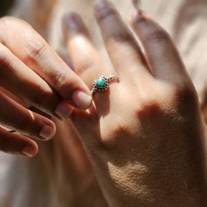 แหวนเงินสเตอร์ลิงประดับมรกตทรงหัวใจ สไตล์โบฮีเมียน ของขวัญสุดประณีตสำหรับเด็ก-งานฉลองวันครบรอบแต่งงาน - Product Image 1