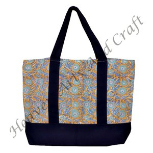 Sac à bandoulière pour femme en coton noir avec imprimé floral, style bohème, magnifique motif floral - Product Image 2