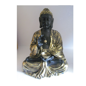 El peso del tiempo descansa suavemente sobre los hombros tallados en la tierra como si la memoria misma naciera de sueños de mármol - Product Image 3